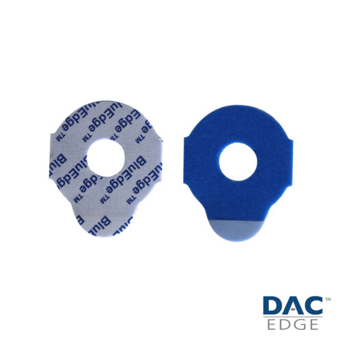 Zwei ringförmige DAC Edge-Pads, eines grau und eines blau mit Logo.